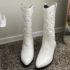 White mid calf cowboy boots NWOT